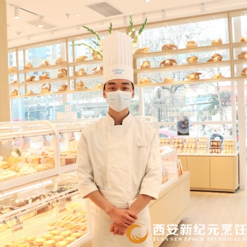 男生學西點烘焙 西安新紀元烹飪技工學校西點專業
