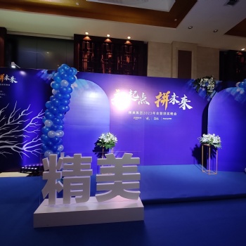 佛山軒慶舞臺背景桌椅設(shè)備出租公司低預(yù)算也有大場面