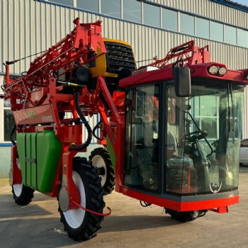 華璽3WPZ-1500G玉米自走式噴桿噴藥機大型高駕打藥機廠家